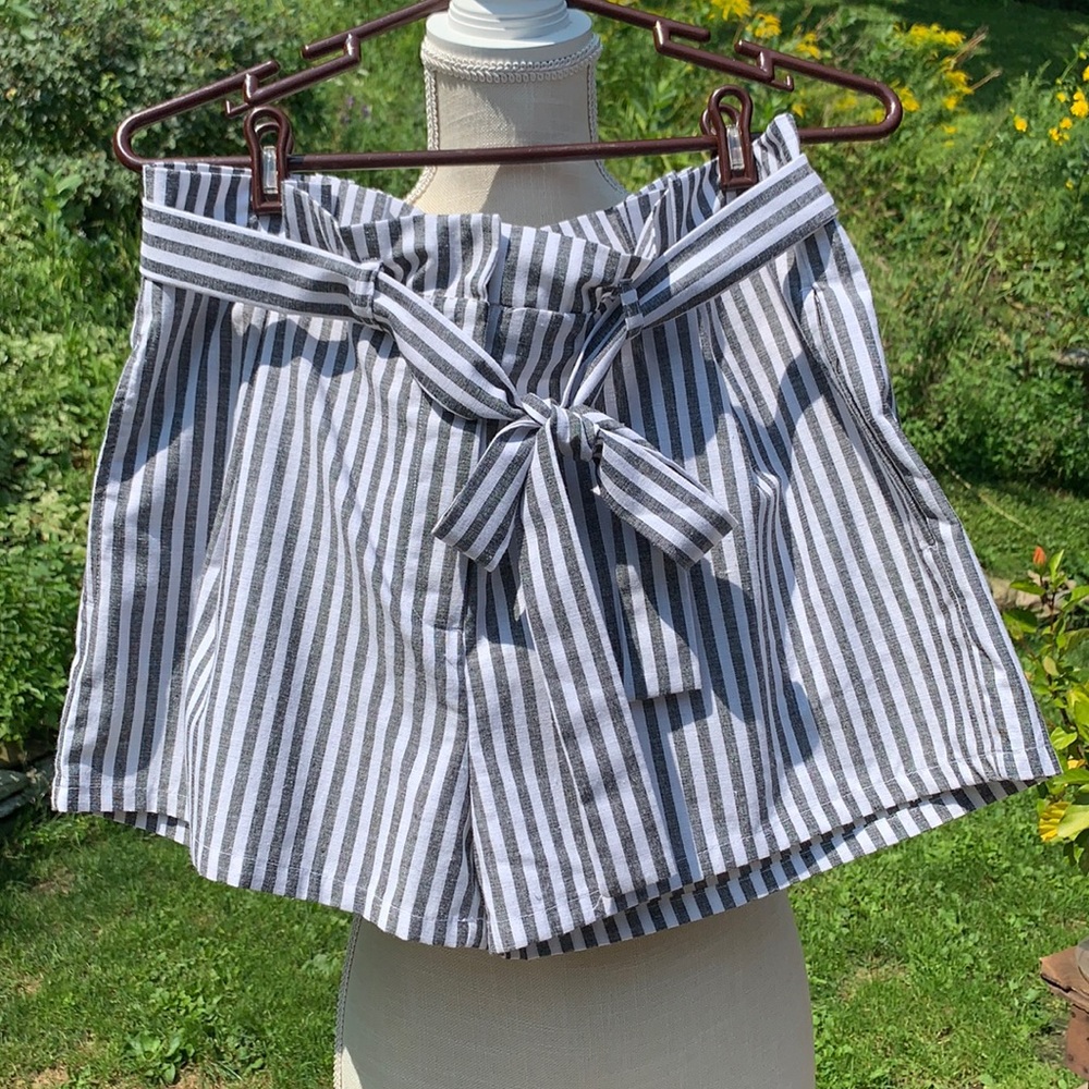 Love Tree Gray and White Striped Shorts 
Size Large 
Never Worn!